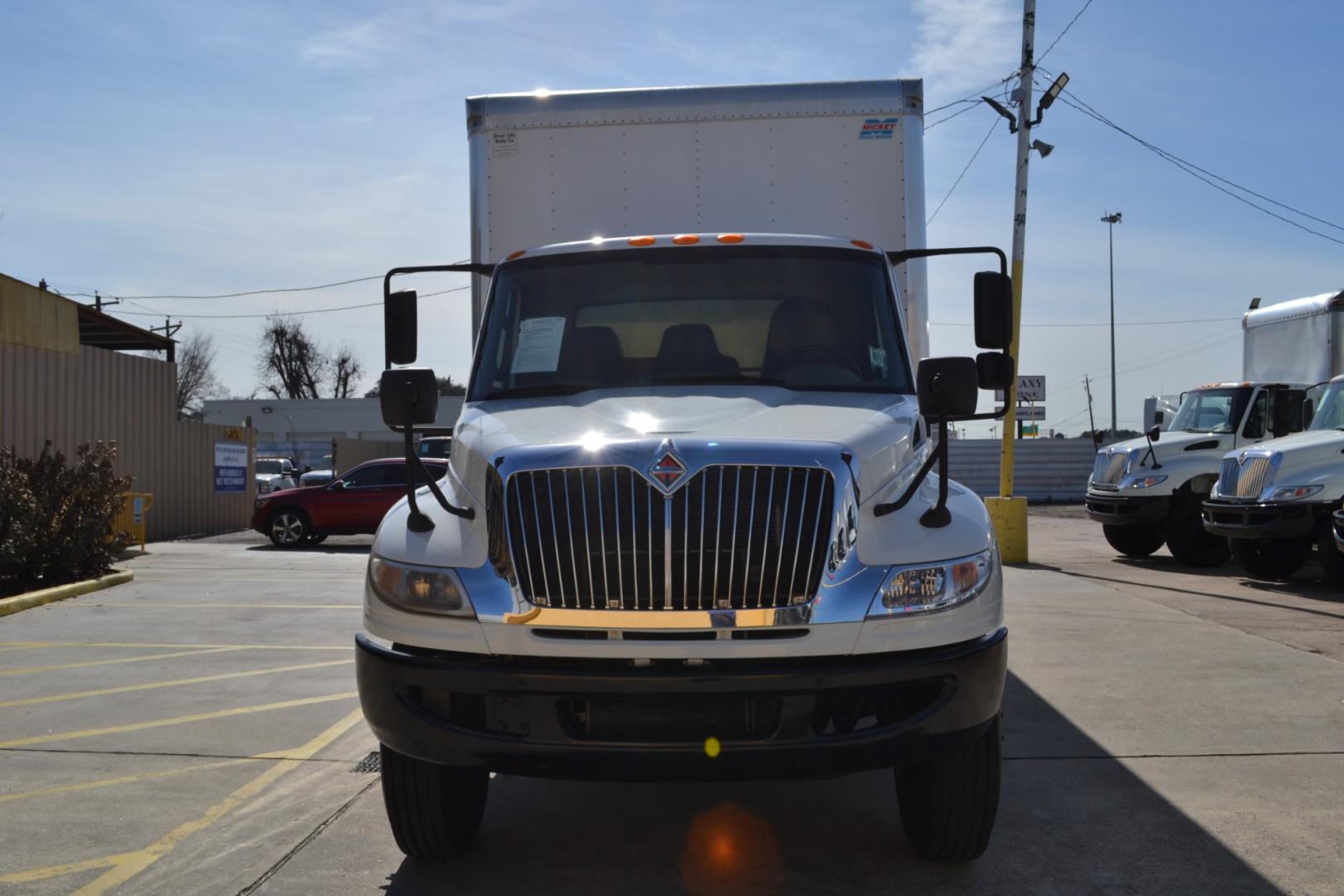 2017 WHITE INTERNATIONAL 4300 with an CUMMINS ISB 6.7L 240HP engine, ALLISON 2500RDS AUTOMATIC transmission, located at 9172 North Fwy, Houston, TX, 77037, (713) 910-6868, 29.887470, -95.411903 - Photo#1